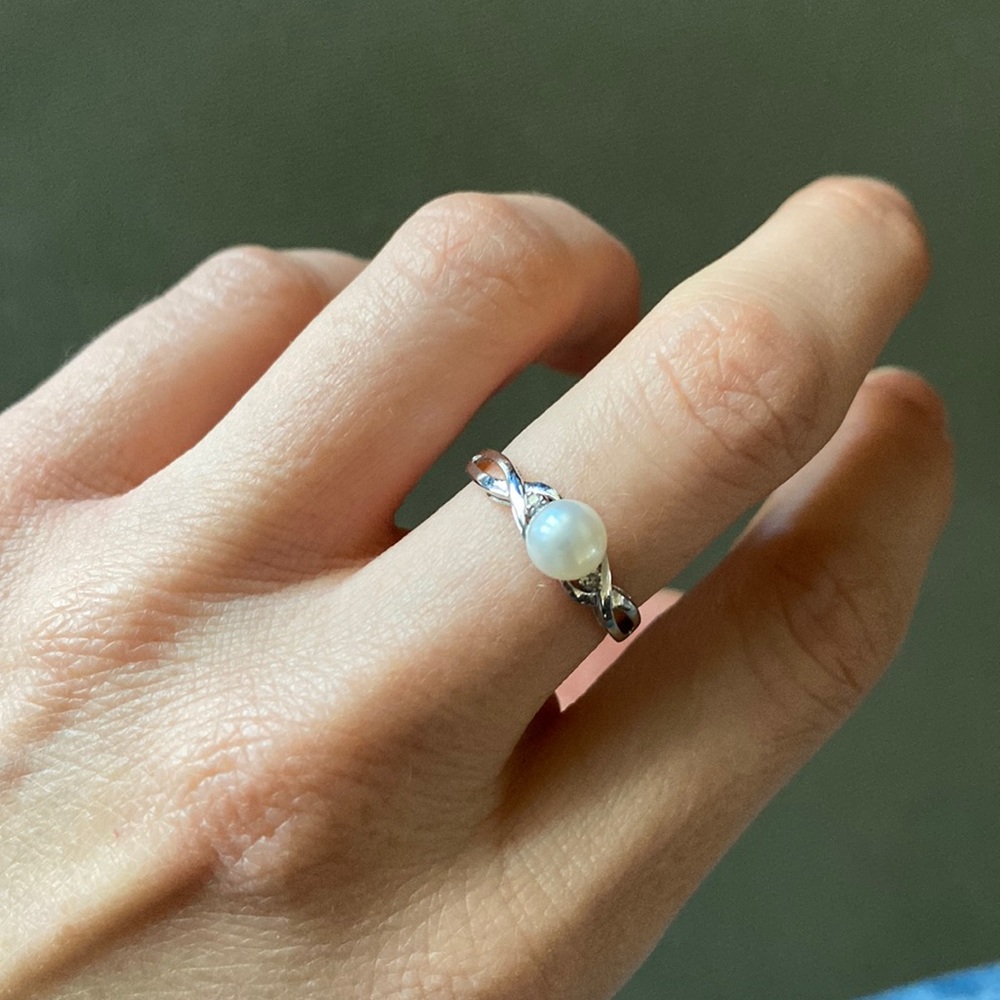 10k White Gold Cultured Pearl Ring with Diamonds